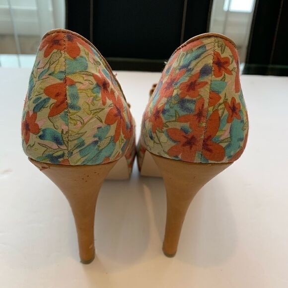 Madden girl fabric upper size 10. - Picture 7 of 8